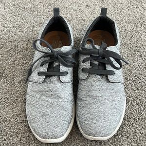 Toms sneakers